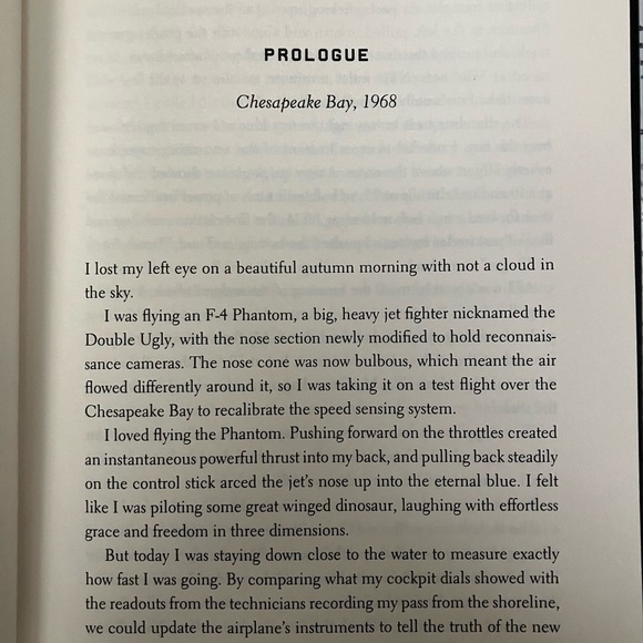 Books: Chris Hadfield’s “The Apollo Murders” and “An astronaut’s guide to life” - Picture 6 of 11